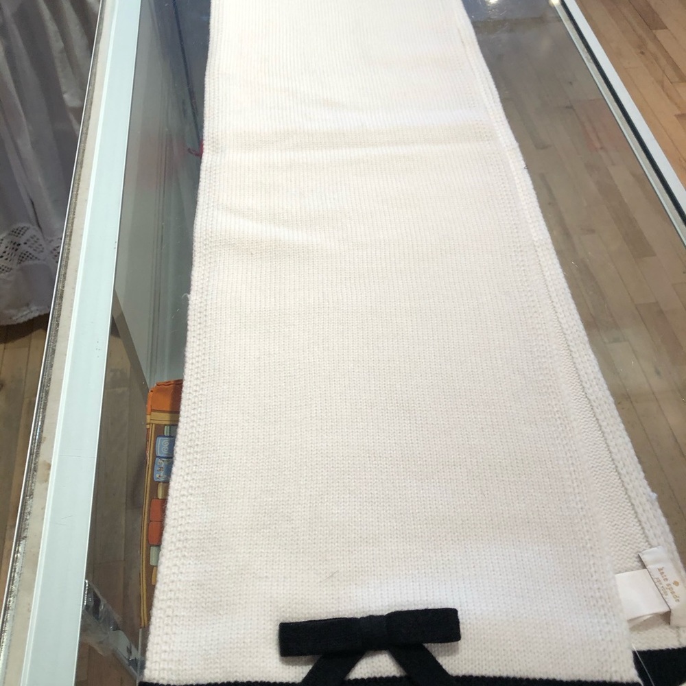 Kate Spade cream scarf black trim! Brand New!!! - Picture 2 of 5
